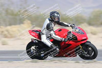 media/Dec-01-2025-Moto Forza (Mon) [[2daa91e15f]]/3-Beginner Group/Session 2 (Turn 7 Inside Pans)/